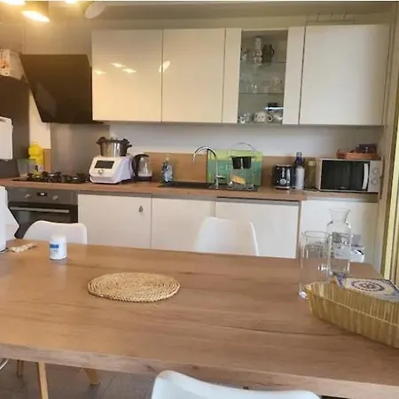 Apartment Free Parking! 3 Pieces Calme Proche Port & Centre